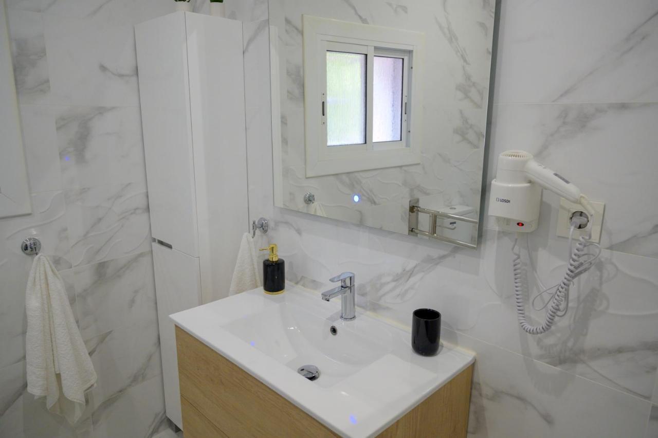 הוילה סנט אסטב ססרובירס Relax House Barcelone מראה חיצוני תמונה