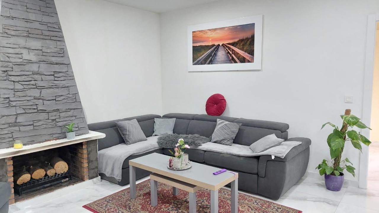הוילה סנט אסטב ססרובירס Relax House Barcelone מראה חיצוני תמונה