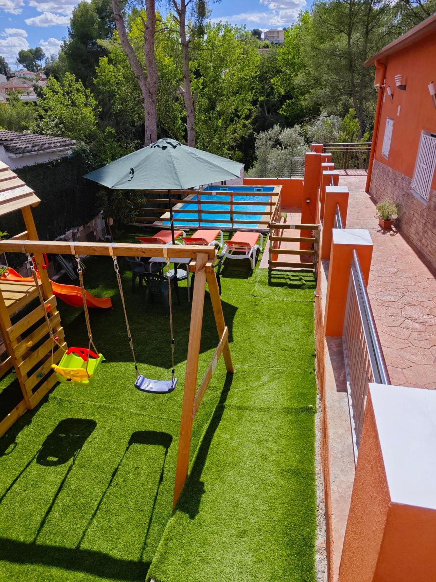 הוילה סנט אסטב ססרובירס Relax House Barcelone מראה חיצוני תמונה