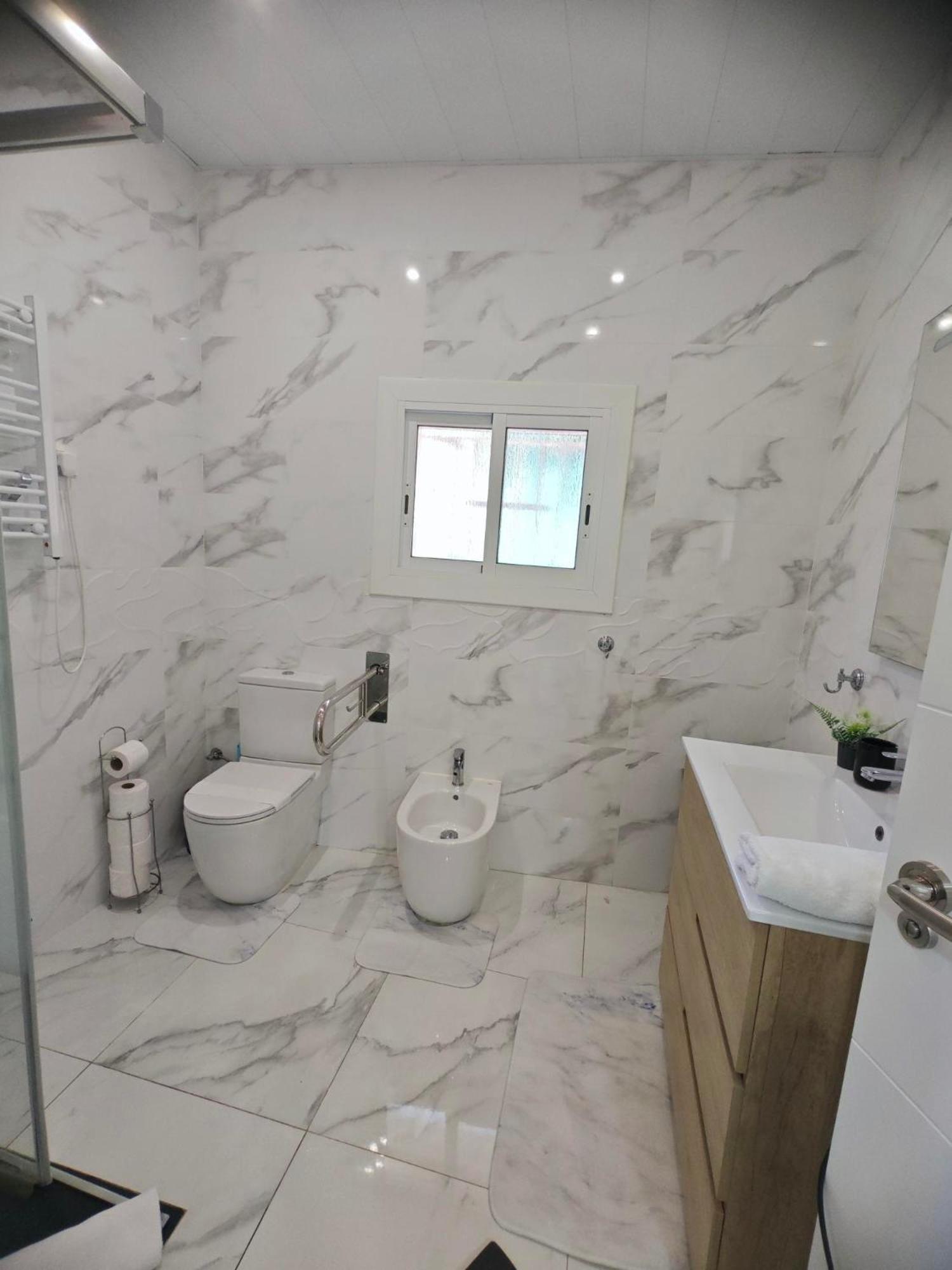הוילה סנט אסטב ססרובירס Relax House Barcelone מראה חיצוני תמונה