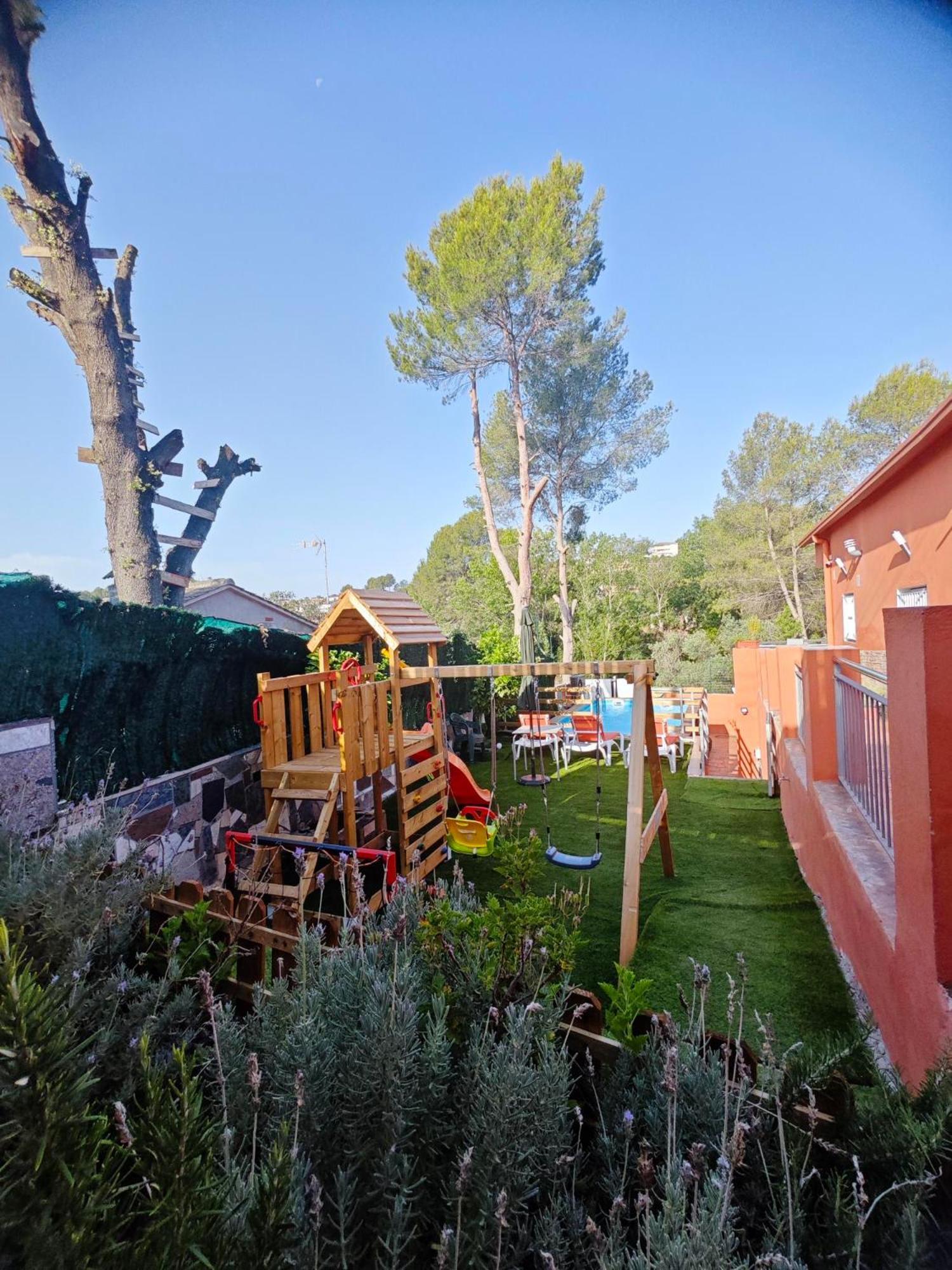 הוילה סנט אסטב ססרובירס Relax House Barcelone מראה חיצוני תמונה