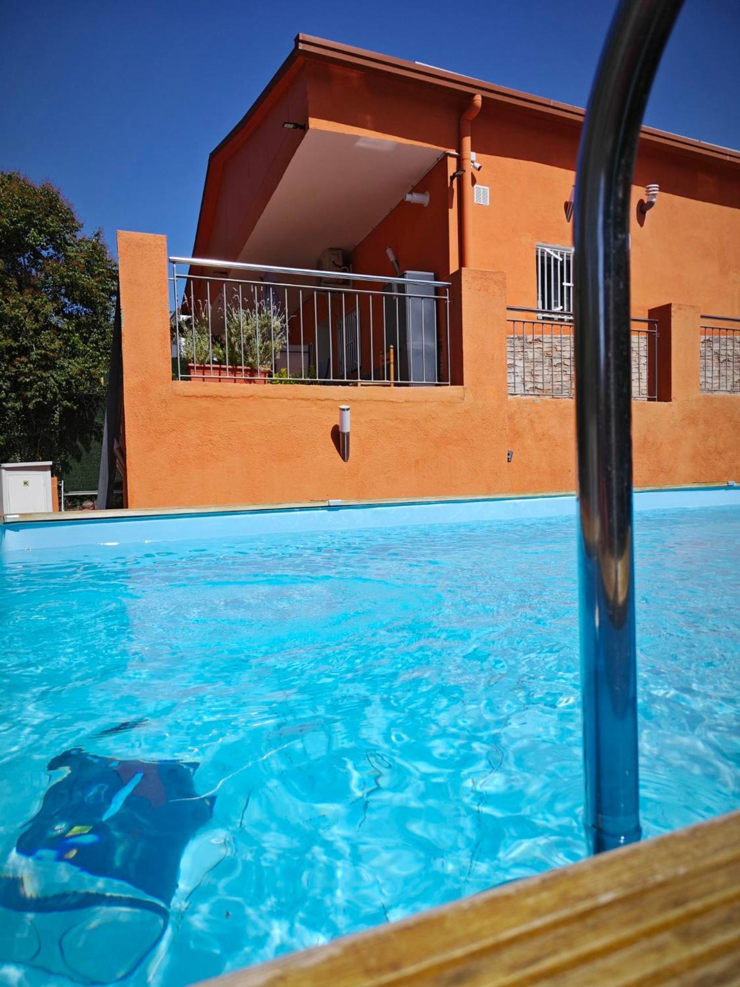 הוילה סנט אסטב ססרובירס Relax House Barcelone מראה חיצוני תמונה